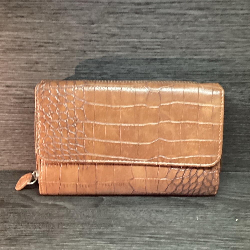 Elegant Brown Crocodile-Embossed Women's Wallet